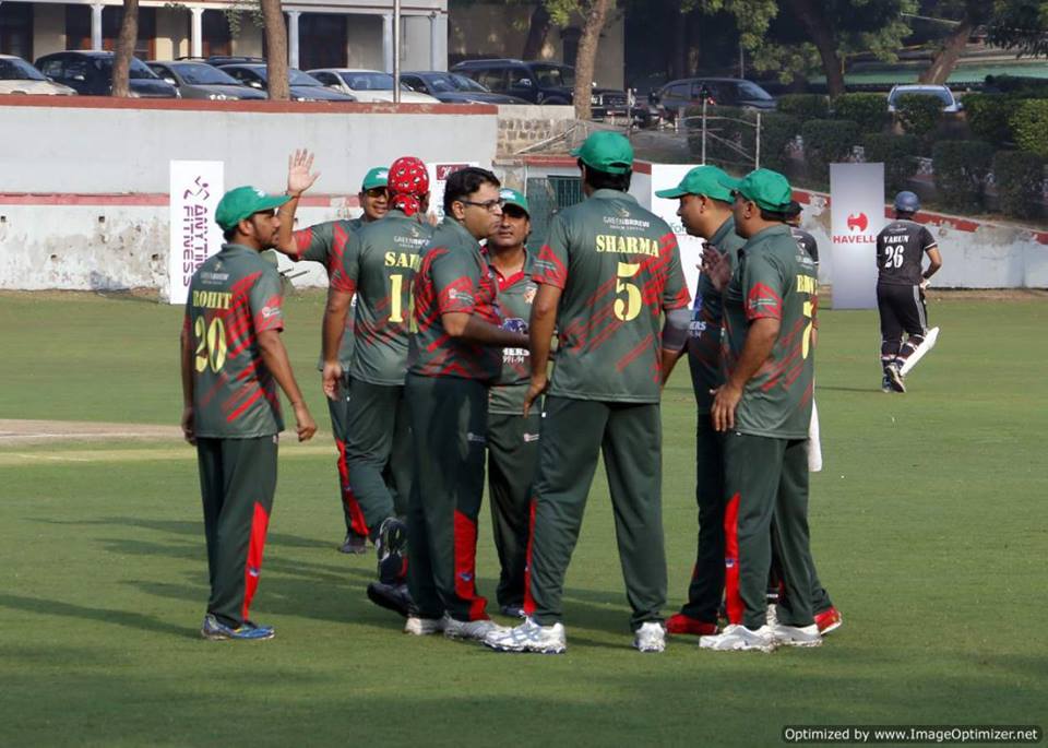 Match 3 - Doxa Knights won by 89 Runs (Group A)<br>
1st Innings --> Doxa Knights - 210/4 in 20.0 overs<br>
2nd Innings --> Doxa Panthers - 121/9 in 20.0 overs<br>
<br>
With Javed Khan's Man Of The Match performance (83 Runs, 2 Wickets) Knights sealed an easy victory over Panthers in their first clash. Amarjeet Sahni and Amit Sharma shone from the Panther's. Accolades from this matches are<br>
 <br>
- Man of the Match: Javed Khan<br>
- HAVELLS Maximum Sixes: Javed Khan<br>
- Hello Best Fielder: Anshuman Gupta<br>
- Supa Corn Maximum Wickets: Rahul V Kumar<br>
- Injali Economical Bowler: Javed Khan