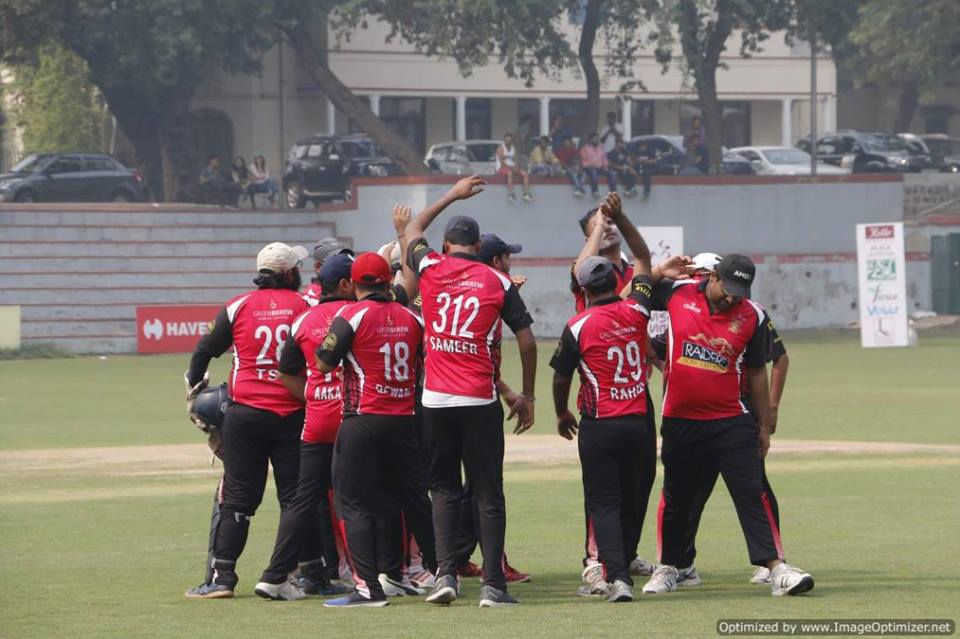 Match 4 - Doxa Raiders won by 7 Wickets (Group B)<br>
1st Innings --> Doxa Brats - 93/10 in 18.3 overs<br>
2nd Innings --> Doxa Raiders - 97/3 in 17.2 overs<br>
<br>
Brats struggled to put runs on the board for the Raiders to chase. Himalya (DOXA Brats) scored (25 runs, 1 wicket) more than 25% of the runs of the total. But Rahul Baweja (38* runs, 4 wickets) of Raiders turned, almost single handedly, the match in Raiders's side.<br>
<br>
- Man of the Match: Rahul Baweja<br>
- HAVELLS Maximum Sixes: Ritesh Gupta<br>
- Hello Best Fielder: Tarundeep Kohli<br>
- Supa Corn Maximum Wickets: Rahul Baweja<br>
- Injali Economical Bowler: Himalya Chauhan<br>
<br>
The MVPs of Knights and Raiders, Javed and Rahul respectively, are reigning on top 2 positions of 'Top All Rounders' of this tournament. They have taken a huge lead over others players in points. It will take some special efforts to take over these two wonderful players. <br>
<br>
Now all the teams are warmed up, Week 3 will give 3 teams the chance to stay put in the tournament and Knights will be gunning for another win <br>
<br>
Group A: DOXA Wizards vs DOXA Knights<br>
Group B: DOXA Strike Force vs DOXA Brats<br>
<br>
Wish you a great Sporting Weekend!