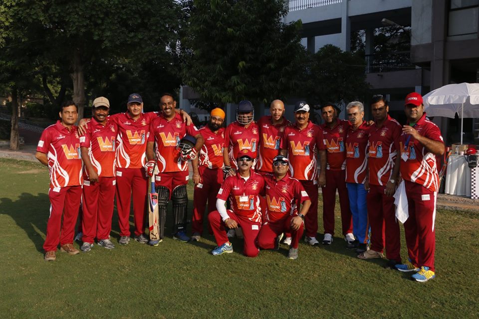 Match 5 - Doxa Knights won by 8 Wickets (Group A)<br>
1st Innings --> Doxa Wizards - 120/8 in 20.0 overs<br>
2nd Innings --> Doxa Knights - 122/2 in 10.1 overs<br>
<br>
With the help from a blistering 57 off 25 balls from Vishal Kapoor, the Doxa Knights were easily able to chase down a meager total of 121 in just over 10 overs. <br>
 <br>
- SPA Magic Man of the Match: Vishal Kapoor<br>
- HAVELLS Maximum Sixes: Anshuman Gupta<br>
- Hello Best Fielder: Varun Kumar<br>
- Supa Corn Maximum Wickets: Rajesh Gupta<br>
- Injla Economical Bowler: Prashant VKR