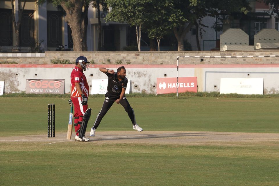 Match 5 - Doxa Knights won by 8 Wickets (Group A)<br>
1st Innings --> Doxa Wizards - 120/8 in 20.0 overs<br>
2nd Innings --> Doxa Knights - 122/2 in 10.1 overs<br>
<br>
With the help from a blistering 57 off 25 balls from Vishal Kapoor, the Doxa Knights were easily able to chase down a meager total of 121 in just over 10 overs. <br>
 <br>
- SPA Magic Man of the Match: Vishal Kapoor<br>
- HAVELLS Maximum Sixes: Anshuman Gupta<br>
- Hello Best Fielder: Varun Kumar<br>
- Supa Corn Maximum Wickets: Rajesh Gupta<br>
- Injla Economical Bowler: Prashant VKR