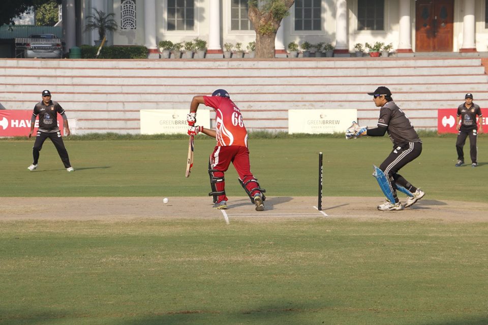Match 5 - Doxa Knights won by 8 Wickets (Group A)<br>
1st Innings --> Doxa Wizards - 120/8 in 20.0 overs<br>
2nd Innings --> Doxa Knights - 122/2 in 10.1 overs<br>
<br>
With the help from a blistering 57 off 25 balls from Vishal Kapoor, the Doxa Knights were easily able to chase down a meager total of 121 in just over 10 overs. <br>
 <br>
- SPA Magic Man of the Match: Vishal Kapoor<br>
- HAVELLS Maximum Sixes: Anshuman Gupta<br>
- Hello Best Fielder: Varun Kumar<br>
- Supa Corn Maximum Wickets: Rajesh Gupta<br>
- Injla Economical Bowler: Prashant VKR