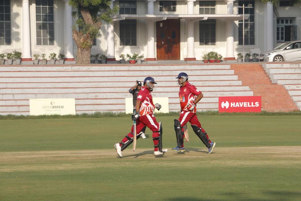 Match 5 - Doxa Knights won by 8 Wickets (Group A)<br>
1st Innings --> Doxa Wizards - 120/8 in 20.0 overs<br>
2nd Innings --> Doxa Knights - 122/2 in 10.1 overs<br>
<br>
With the help from a blistering 57 off 25 balls from Vishal Kapoor, the Doxa Knights were easily able to chase down a meager total of 121 in just over 10 overs. <br>
 <br>
- SPA Magic Man of the Match: Vishal Kapoor<br>
- HAVELLS Maximum Sixes: Anshuman Gupta<br>
- Hello Best Fielder: Varun Kumar<br>
- Supa Corn Maximum Wickets: Rajesh Gupta<br>
- Injla Economical Bowler: Prashant VKR