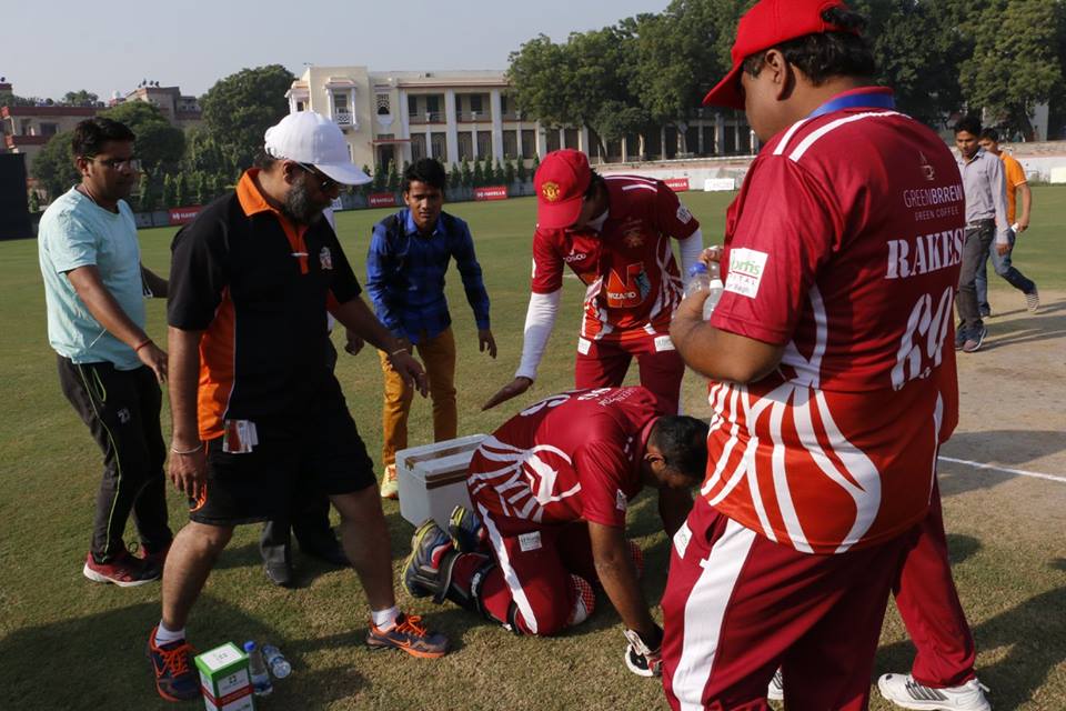Match 5 - Doxa Knights won by 8 Wickets (Group A)<br>
1st Innings --> Doxa Wizards - 120/8 in 20.0 overs<br>
2nd Innings --> Doxa Knights - 122/2 in 10.1 overs<br>
<br>
With the help from a blistering 57 off 25 balls from Vishal Kapoor, the Doxa Knights were easily able to chase down a meager total of 121 in just over 10 overs. <br>
 <br>
- SPA Magic Man of the Match: Vishal Kapoor<br>
- HAVELLS Maximum Sixes: Anshuman Gupta<br>
- Hello Best Fielder: Varun Kumar<br>
- Supa Corn Maximum Wickets: Rajesh Gupta<br>
- Injla Economical Bowler: Prashant VKR