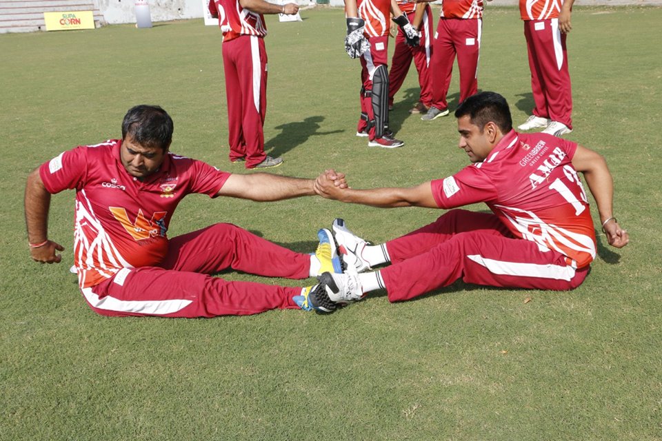 Match 5 - Doxa Knights won by 8 Wickets (Group A)<br>
1st Innings --> Doxa Wizards - 120/8 in 20.0 overs<br>
2nd Innings --> Doxa Knights - 122/2 in 10.1 overs<br>
<br>
With the help from a blistering 57 off 25 balls from Vishal Kapoor, the Doxa Knights were easily able to chase down a meager total of 121 in just over 10 overs. <br>
 <br>
- SPA Magic Man of the Match: Vishal Kapoor<br>
- HAVELLS Maximum Sixes: Anshuman Gupta<br>
- Hello Best Fielder: Varun Kumar<br>
- Supa Corn Maximum Wickets: Rajesh Gupta<br>
- Injla Economical Bowler: Prashant VKR