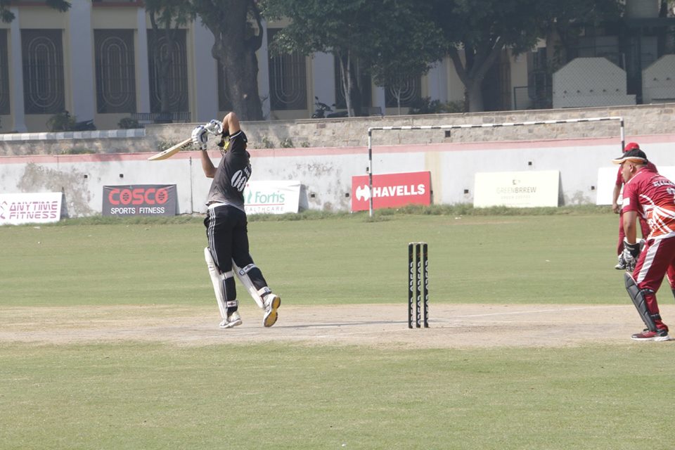 Match 5 - Doxa Knights won by 8 Wickets (Group A)<br>
1st Innings --> Doxa Wizards - 120/8 in 20.0 overs<br>
2nd Innings --> Doxa Knights - 122/2 in 10.1 overs<br>
<br>
With the help from a blistering 57 off 25 balls from Vishal Kapoor, the Doxa Knights were easily able to chase down a meager total of 121 in just over 10 overs. <br>
 <br>
- SPA Magic Man of the Match: Vishal Kapoor<br>
- HAVELLS Maximum Sixes: Anshuman Gupta<br>
- Hello Best Fielder: Varun Kumar<br>
- Supa Corn Maximum Wickets: Rajesh Gupta<br>
- Injla Economical Bowler: Prashant VKR