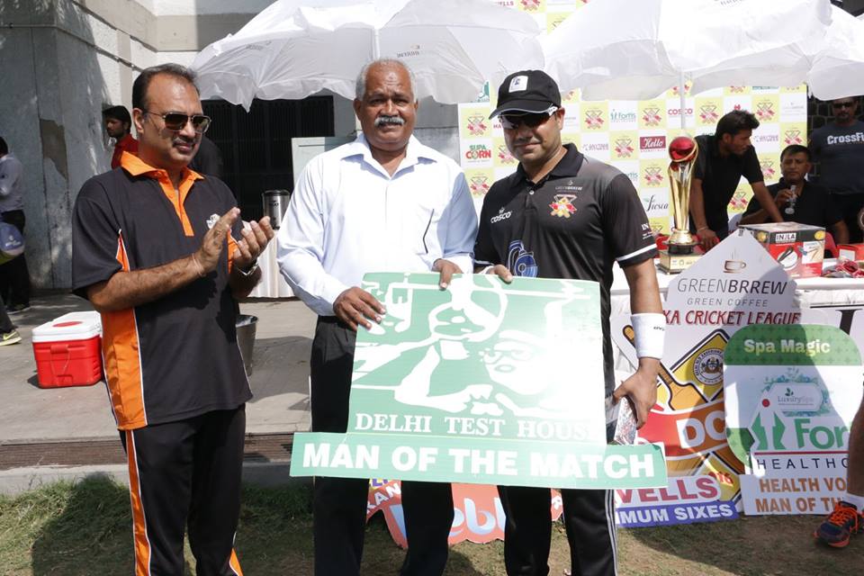 Match 5 - Doxa Knights won by 8 Wickets (Group A)<br>
1st Innings --> Doxa Wizards - 120/8 in 20.0 overs<br>
2nd Innings --> Doxa Knights - 122/2 in 10.1 overs<br>
<br>
With the help from a blistering 57 off 25 balls from Vishal Kapoor, the Doxa Knights were easily able to chase down a meager total of 121 in just over 10 overs. <br>
 <br>
- SPA Magic Man of the Match: Vishal Kapoor<br>
- HAVELLS Maximum Sixes: Anshuman Gupta<br>
- Hello Best Fielder: Varun Kumar<br>
- Supa Corn Maximum Wickets: Rajesh Gupta<br>
- Injla Economical Bowler: Prashant VKR