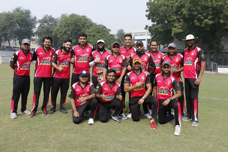 Match 8 - Doxa Pythons won by 5 runs (Group B)<br>
1st Innings --> Doxa Pythons - 151/5 in 20 Overs<br>
2nd Innings --> Doxa Raiders - 146/8 in 20 overs<br>
<br>
Jatin Arora was the top scorer for the Pythons with a 50 off 42 balls, with support from Priyank Massey and Gaurav Trivedi. Raiders gave a good fight chasing the total, the contribution mainly from Rahul Baweja. In the end, Apratim Chauhan's quick 3 wickets in 2 wickets did the job for the Pythons.<br>
<br>
- SPA Magic Man of the Match : Jatin Arora<br>
- HAVELLS Maximum Sixes : Rachit Dewan<br>
- Hello Rice Best Fielder : Gaurav Trivedi<br>
- Supa Corn Maximum Wickets : Apratim Chauhan<br>
- Injla Economical Bowler : Samir Chaudhary<br>
<br>
The Doxa Devils are now comfortable with their 6 points in Group A. They are assured of the qualification along with the Doxa Knights. In Group B however, it is still wide-open. Do check out our mailer on Thursday, explaining all the possible outcomes of Group B.<br>
<br>
Here are the two fixtures for Week 5 to be held on 6th November 2016, after the Diwali break.<br>
<br>
Group A: DOXA Wizards vs DOXA Panthers<br>
Group B: DOXA Strike Force vs DOXA Raiders<br>
<br>
Wish you a great Diwali Weekend!