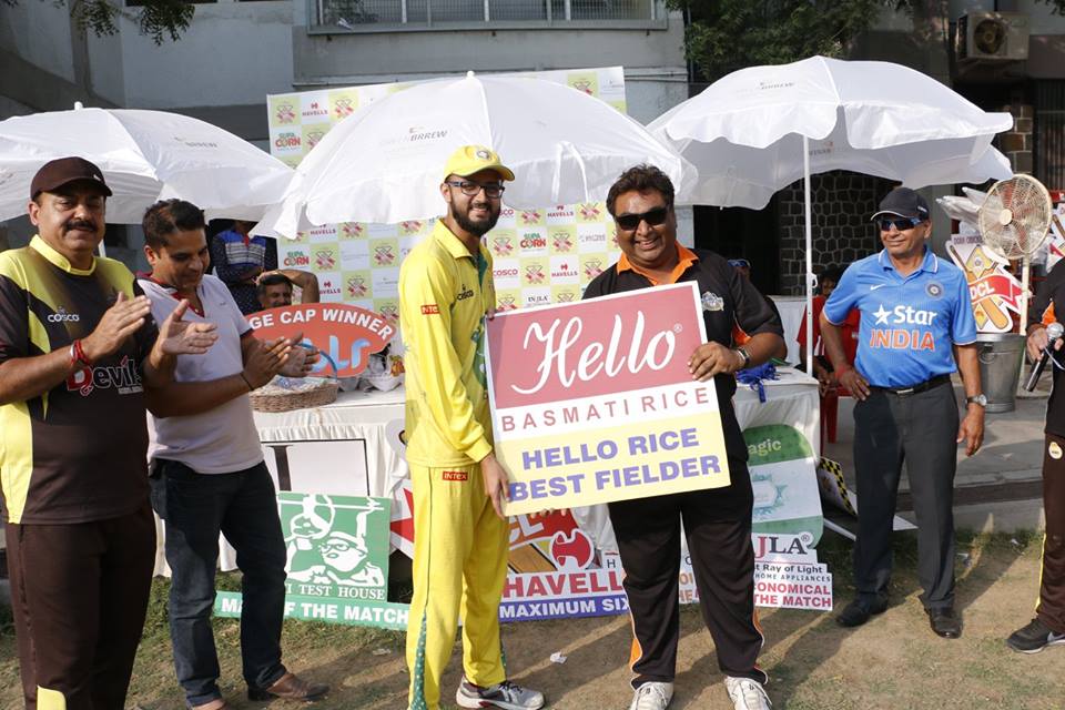 Match 8 - Doxa Pythons won by 5 runs (Group B)<br>
1st Innings --> Doxa Pythons - 151/5 in 20 Overs<br>
2nd Innings --> Doxa Raiders - 146/8 in 20 overs<br>
<br>
Jatin Arora was the top scorer for the Pythons with a 50 off 42 balls, with support from Priyank Massey and Gaurav Trivedi. Raiders gave a good fight chasing the total, the contribution mainly from Rahul Baweja. In the end, Apratim Chauhan's quick 3 wickets in 2 wickets did the job for the Pythons.<br>
<br>
- SPA Magic Man of the Match : Jatin Arora<br>
- HAVELLS Maximum Sixes : Rachit Dewan<br>
- Hello Rice Best Fielder : Gaurav Trivedi<br>
- Supa Corn Maximum Wickets : Apratim Chauhan<br>
- Injla Economical Bowler : Samir Chaudhary<br>
<br>
The Doxa Devils are now comfortable with their 6 points in Group A. They are assured of the qualification along with the Doxa Knights. In Group B however, it is still wide-open. Do check out our mailer on Thursday, explaining all the possible outcomes of Group B.<br>
<br>
Here are the two fixtures for Week 5 to be held on 6th November 2016, after the Diwali break.<br>
<br>
Group A: DOXA Wizards vs DOXA Panthers<br>
Group B: DOXA Strike Force vs DOXA Raiders<br>
<br>
Wish you a great Diwali Weekend!
