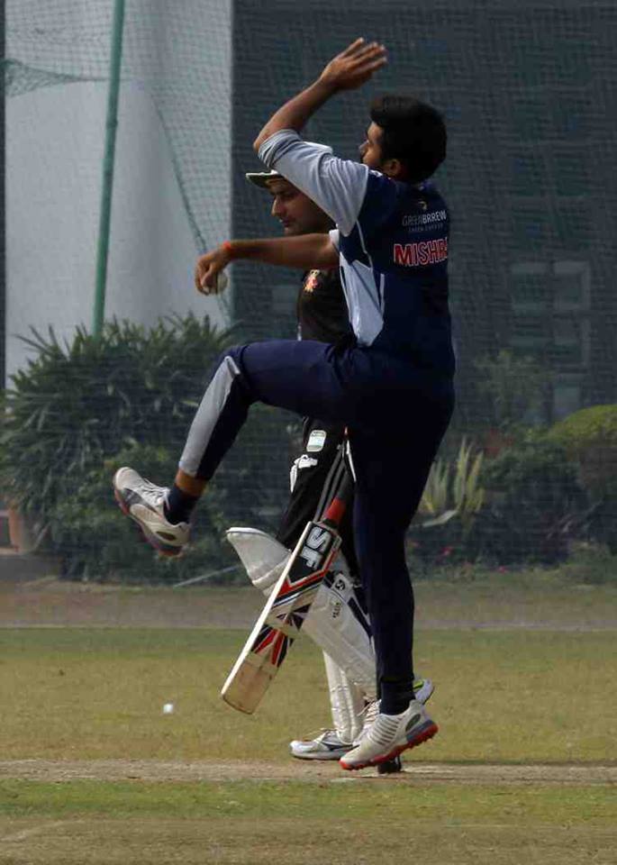 Semi-Final 1 - Doxa Knights vs Doxa Brats<br>
1st Innings -> Doxa Brats -  142/8 in 20.0 overs<br>
2nd Innings -> Doxa Knights - 147/6 in 20.0 overs<br>
<br>
The match started with Doxa Brats' batting innings first. They were able to reach a respectable total of 142 runs, thanks mainly to Himalya Chauhan's innings of 36. In the Knights' innings, Knights had a good start thanks to Ravi Chopra and Varun Kumar, but after a few wickets which included two run-outs, the match was won by Vishal Kapoor for the Knights, who played a blistering innings of 77.<br>
<br>
- Delhi Test House Man of the Match : Vishal Kapoor<br>
- HAVELLS Maximum Sixes : Vishal Kapoor<br>
- Hello Rice Best Fielder : Aradhya Shandilya<br>
- Supa Corn Maximum Wickets : Javed Khan<br>
- Injla Economical Bowler : Chirag Sharma