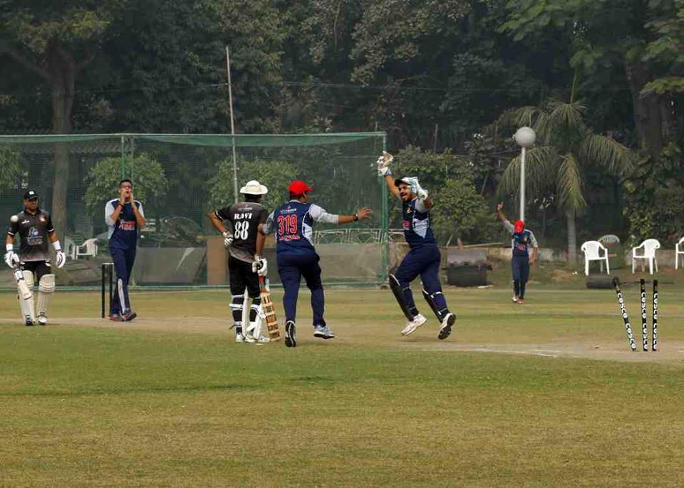 Semi-Final 1 - Doxa Knights vs Doxa Brats<br>
1st Innings -> Doxa Brats -  142/8 in 20.0 overs<br>
2nd Innings -> Doxa Knights - 147/6 in 20.0 overs<br>
<br>
The match started with Doxa Brats' batting innings first. They were able to reach a respectable total of 142 runs, thanks mainly to Himalya Chauhan's innings of 36. In the Knights' innings, Knights had a good start thanks to Ravi Chopra and Varun Kumar, but after a few wickets which included two run-outs, the match was won by Vishal Kapoor for the Knights, who played a blistering innings of 77.<br>
<br>
- Delhi Test House Man of the Match : Vishal Kapoor<br>
- HAVELLS Maximum Sixes : Vishal Kapoor<br>
- Hello Rice Best Fielder : Aradhya Shandilya<br>
- Supa Corn Maximum Wickets : Javed Khan<br>
- Injla Economical Bowler : Chirag Sharma