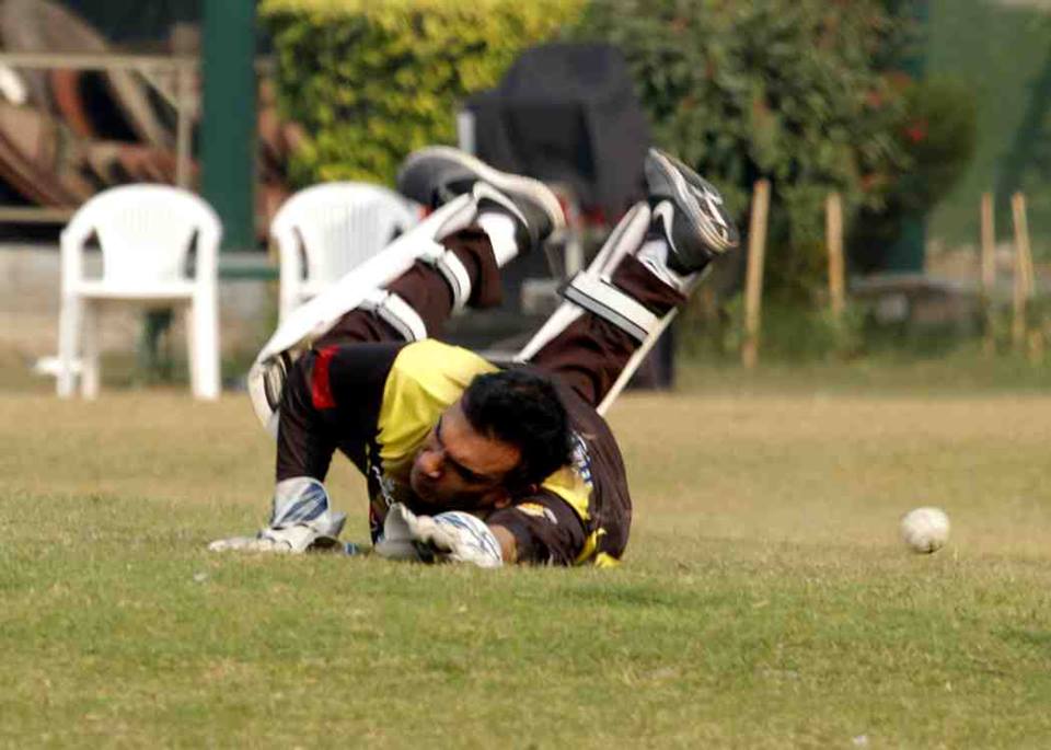 Semi-Final 2 - Doxa Raiders vs Doxa Devils<br>
1st Innings -> Doxa Raiders -  205/4 in 20.0 overs<br>
2nd Innings -> Doxa Devils - 108/10 in 14.4 overs<br>
<br>
Officially the 3rd highest total of the tournament, the Brats scored 205 in the first innings of the 2nd Semi-Final, thanks mainly to Karan Trivedi's exceptionally aggressive innings and Ritesh Gupta's fast paced knock. Both of them got a half-century (Scorecard). The Devils' innings started well,thanks to Prafull Chauhan's quick half-century, but collapsed very quickly thereafter. <br>
<br>
- Delhi Test House Man of the Match : Karan Trivedi<br>
- HAVELLS Maximum Sixes : Karan Trivedi<br>
- Hello Rice Best Fielder : Rachit Dewan<br>
- Supa Corn Maximum Wickets : Rahul Baweja<br>
- Injla Economical Bowler : Manish Agarwal<br>
<br>
With only one match to go, as of after the semi-finals, the top 5 all-rounders in the tournament are lead by players of the Raiders and the Knights. Rahul Baweja (Raiders) and Karan Trivedi (Raiders) lead with 524 and 473 points respectively. <br>
<br>
In the top Batsmen stats, Vishal Kapoor (Knights), Ritesh Gupta (Raiders) and Karan Trivedi (Raiders) are 1-2-3 with 309, 281 and 255 points respectively. <br>
<br>
Whereas in the top bowlers stat, Rahul Baweja (Raiders) leads with 360 points, next is Kapil Manglani (Devils) with 332 and third is Sameer Chaudhry (Raiders) with 287 points. There is a lot to achieve in the individual stats. <br>
<br>
The Final would be held on the 20th of November at the St. Xaviers School. <br>
<br>
The Final - Doxa Knights vs Doxa Raiders<br>
<br>
Wish you a great Sporting Weekend!